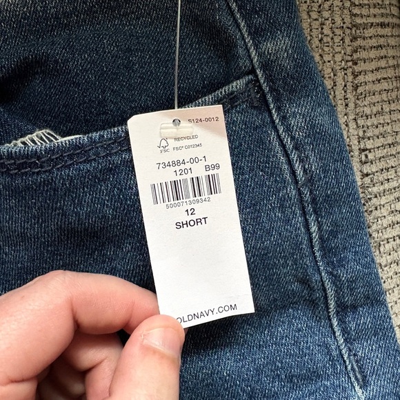 Women’s Old Navy Skinny Jeans - Picture 3 of 3